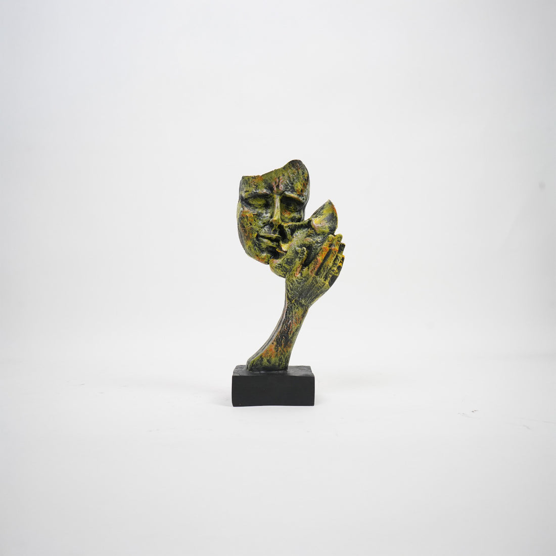 Antique-Style Romantic Couple Figurine – “The Kiss” Vintage Home Decor