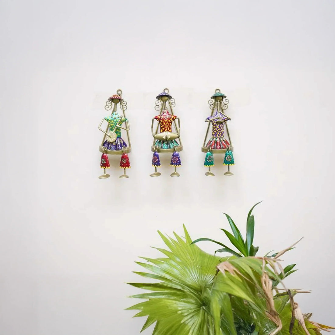 Iron Lady Sitting Musicians – Handcrafted Metal Art Decor