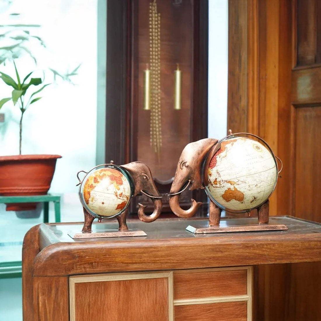 Painted Iron Elephant Globe – Handcrafted Decorative Sculpture