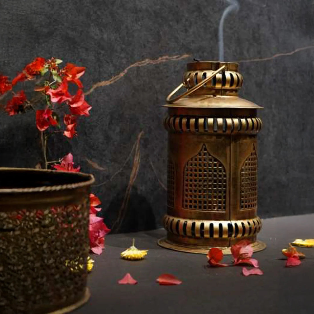 Mehrab Lantern – Handcrafted Iron Lantern with Arch Motif | Elegant Ambient Lighting