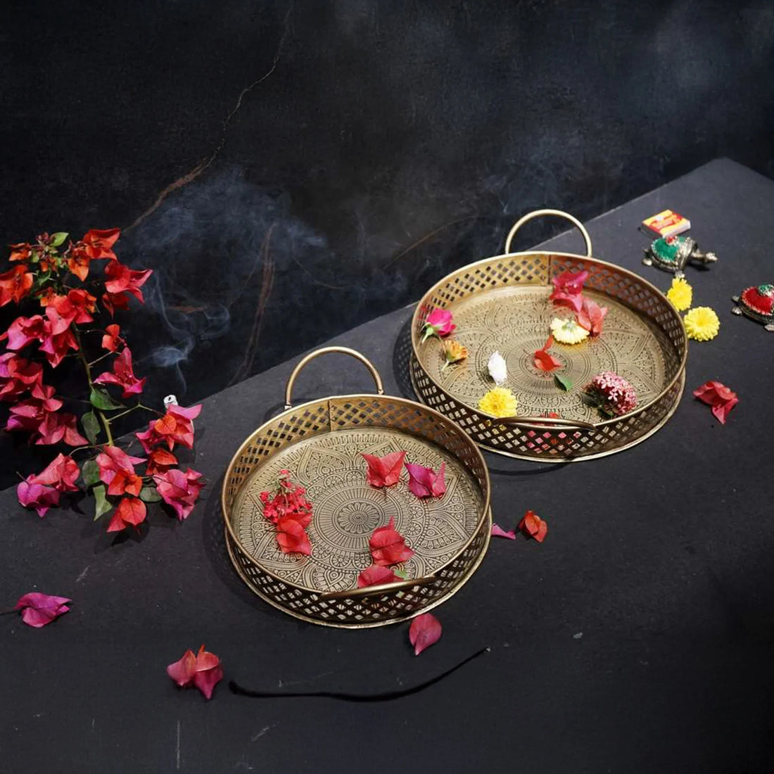 Elegant Iron Round Tray – Decorative &amp; Functional Serving Tray