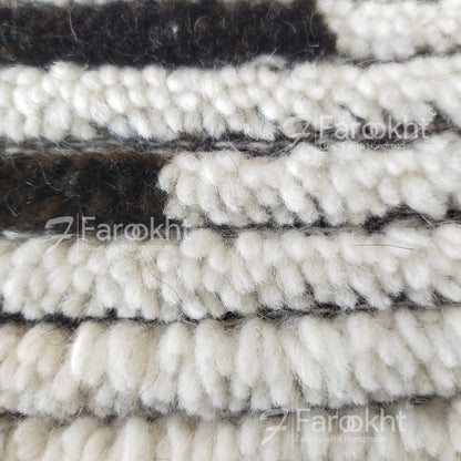 Close-up of textured yarn samples in black, white, and gray with Farookt branding.