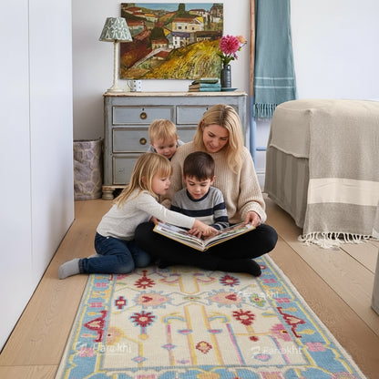 Traditional hallway rug in cream with soft pink and mint green